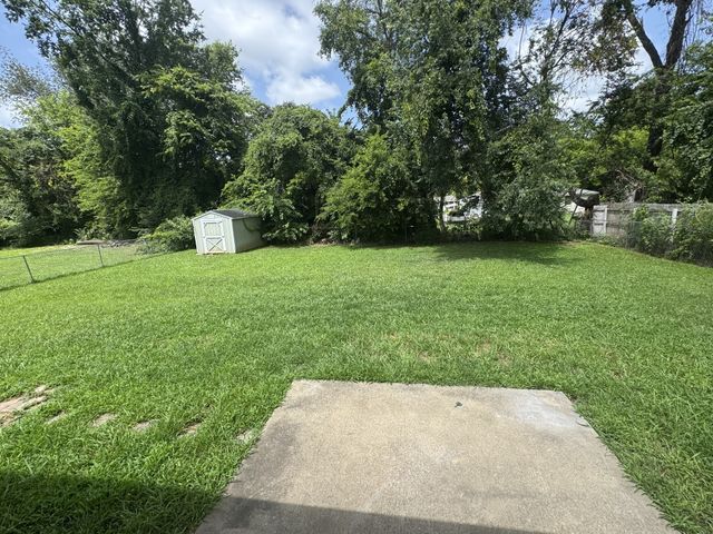 216 Grassmire Dr, Clarksville, TN 37042