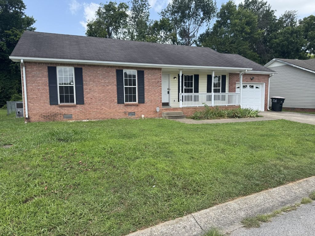 216 Grassmire Dr, Clarksville, TN 37042