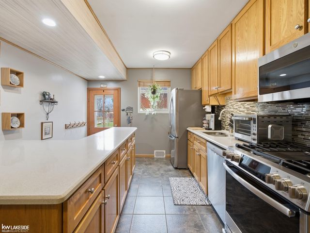 516 Miller Avenue, Rochester, MI 48307