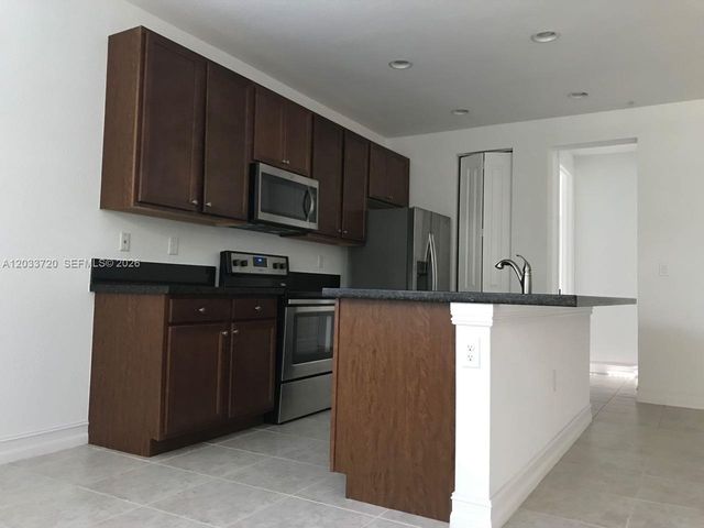 11324 SW 15th ST 11324, Pembroke Pines, FL 33025