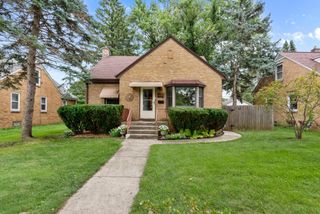 905 S Grand AVENUE, Waukesha, WI 53186