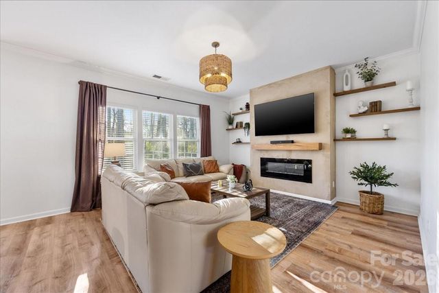 9627 Brookmere Lane, Charlotte, NC 28214