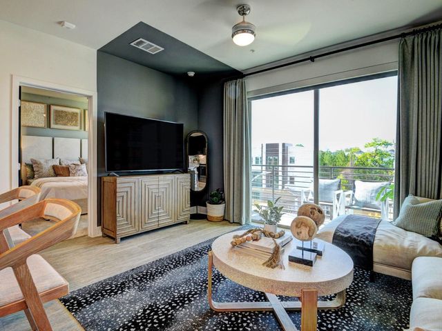 6400 Washington Avenue 334, Houston, TX 77007
