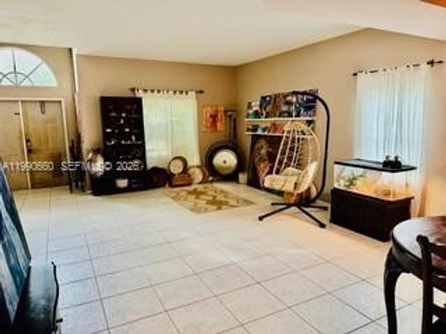 1040 NW 185th Ave, Pembroke Pines, FL 33029