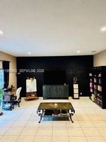 1040 NW 185th Ave, Pembroke Pines, FL 33029