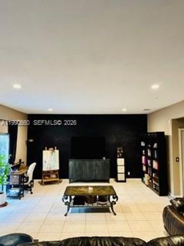 1040 NW 185th Ave, Pembroke Pines, FL 33029