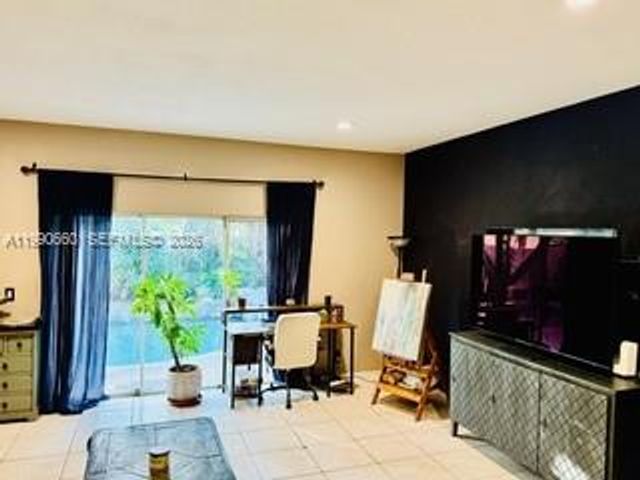 1040 NW 185th Ave, Pembroke Pines, FL 33029