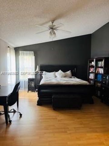 1040 NW 185th Ave, Pembroke Pines, FL 33029