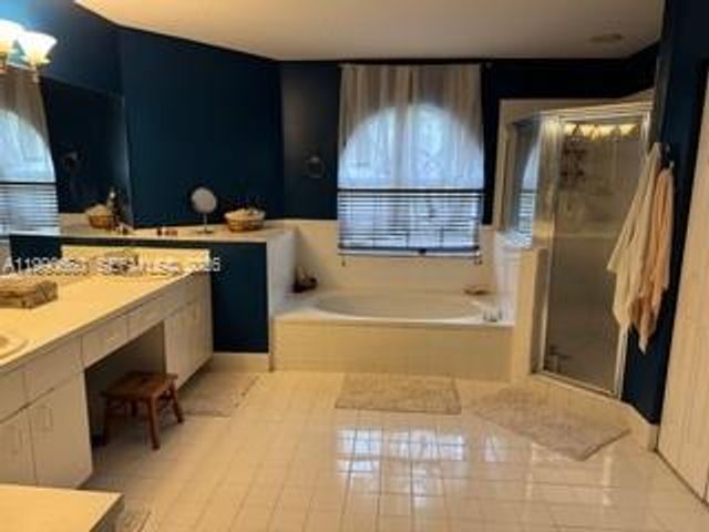 1040 NW 185th Ave, Pembroke Pines, FL 33029