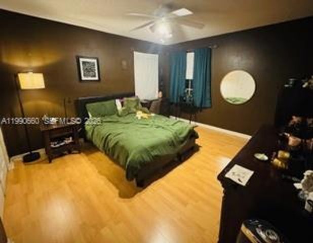 1040 NW 185th Ave, Pembroke Pines, FL 33029