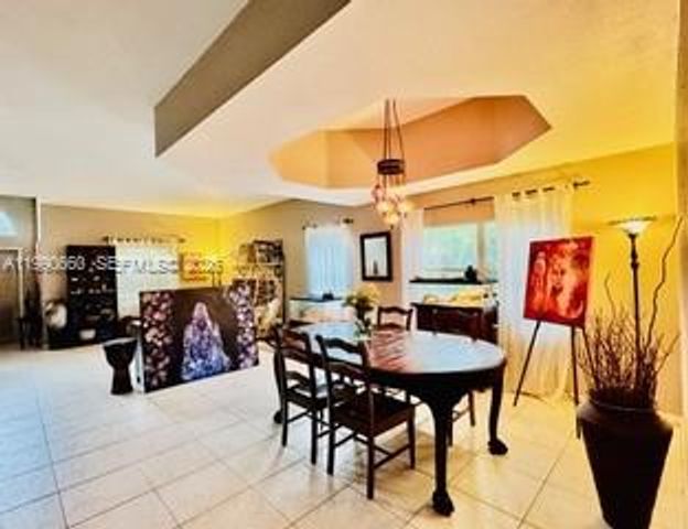 1040 NW 185th Ave, Pembroke Pines, FL 33029