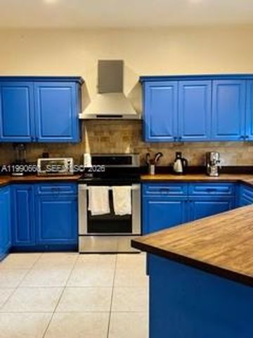 1040 NW 185th Ave, Pembroke Pines, FL 33029