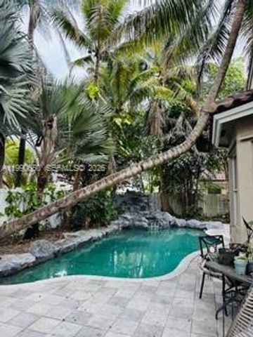 1040 NW 185th Ave, Pembroke Pines, FL 33029