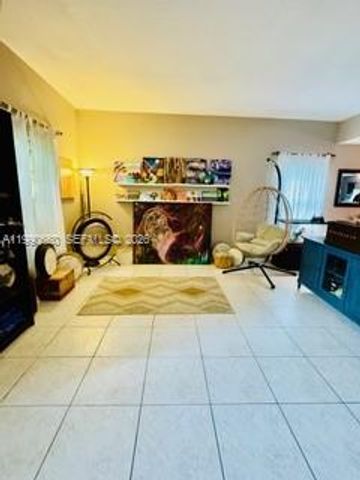1040 NW 185th Ave, Pembroke Pines, FL 33029