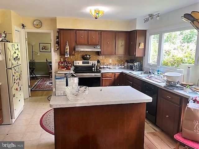 51 MOORE LN, Falling Waters, WV 25419