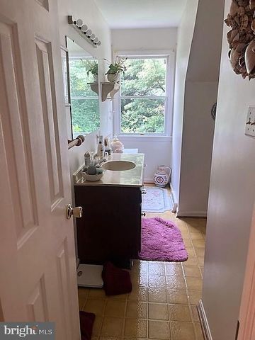 51 MOORE LN, Falling Waters, WV 25419