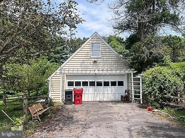 51 MOORE LN, Falling Waters, WV 25419