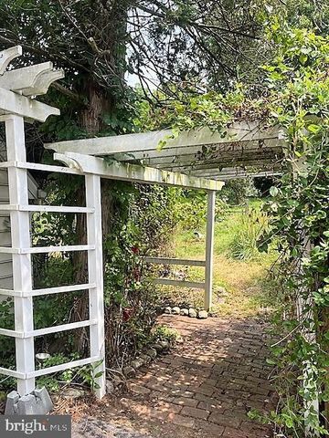 51 MOORE LN, Falling Waters, WV 25419