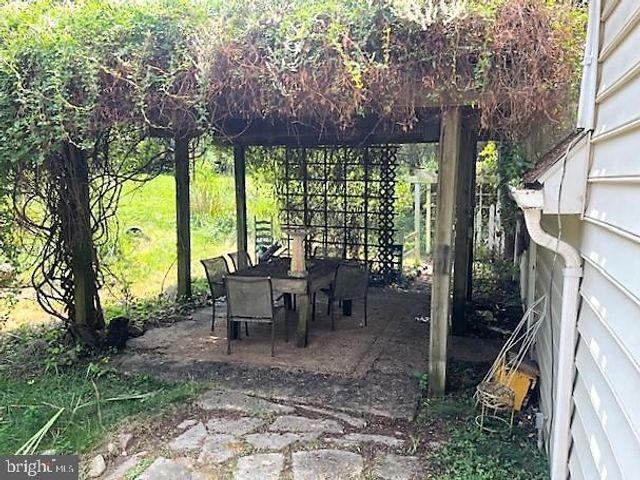 51 MOORE LN, Falling Waters, WV 25419