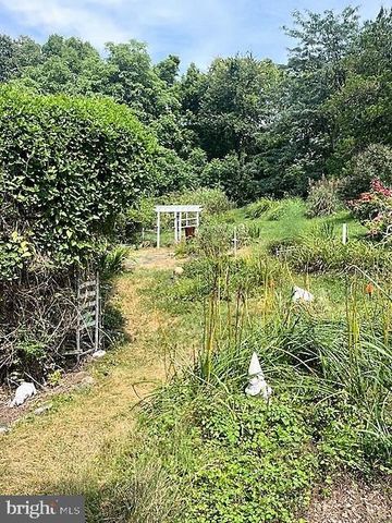 51 MOORE LN, Falling Waters, WV 25419