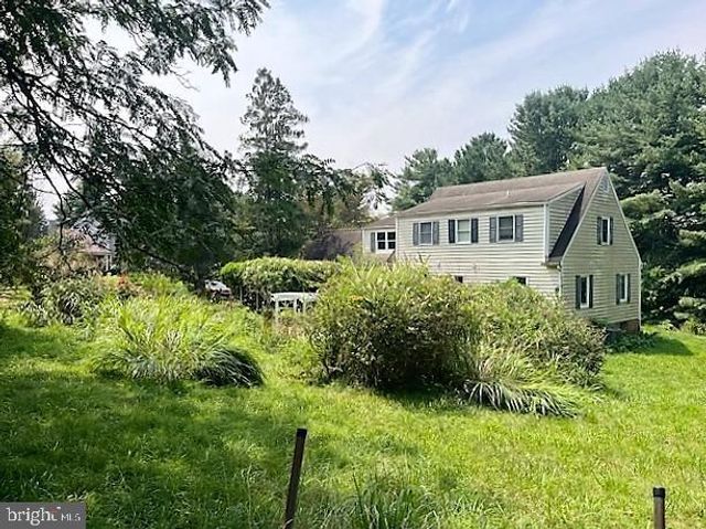 51 MOORE LN, Falling Waters, WV 25419