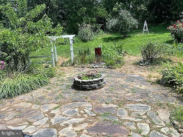 51 MOORE LN, Falling Waters, WV 25419