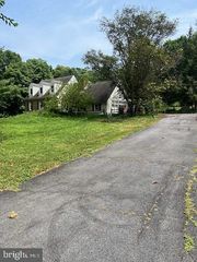 51 MOORE LN, Falling Waters, WV 25419