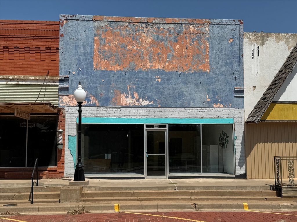 115 E McLain Street, Seymour, TX 76380