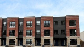 355 Summit Circle, Lombard, IL 60148