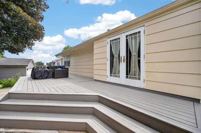 9701 Monroe Court, Urbandale, IA 50322