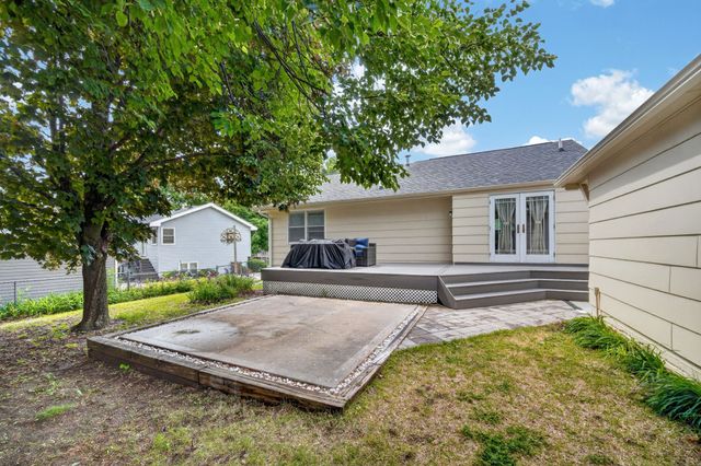 9701 Monroe Court, Urbandale, IA 50322