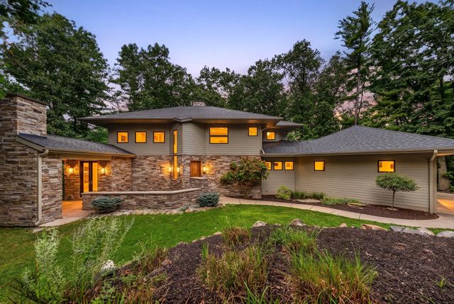 2246 Shelter Pointe Drive, Kalamazoo, MI 49008