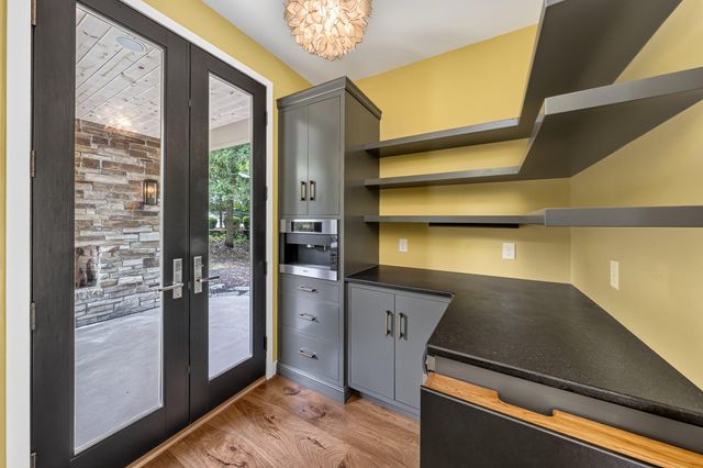 2246 Shelter Pointe Drive, Kalamazoo, MI 49008
