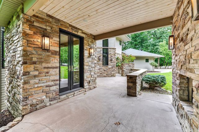 2246 Shelter Pointe Drive, Kalamazoo, MI 49008