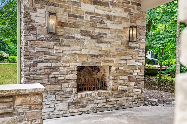 2246 Shelter Pointe Drive, Kalamazoo, MI 49008