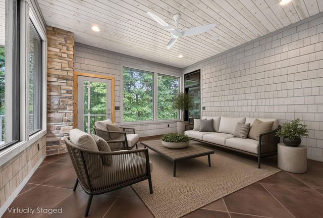 2246 Shelter Pointe Drive, Kalamazoo, MI 49008