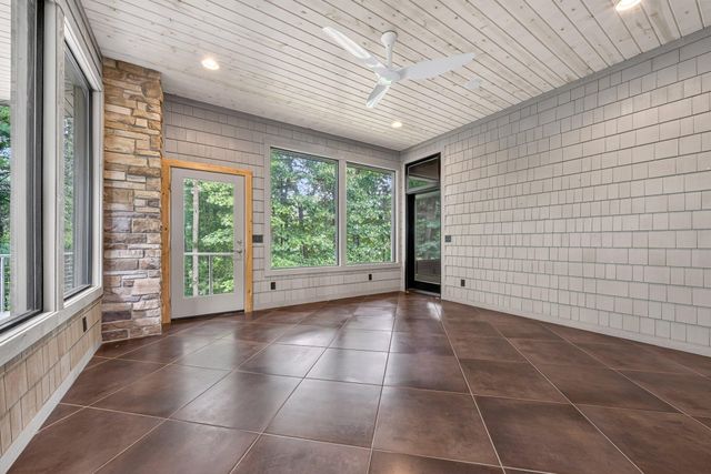 2246 Shelter Pointe Drive, Kalamazoo, MI 49008