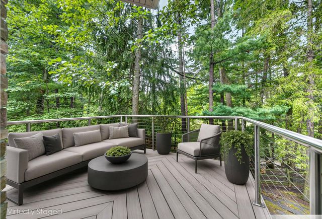 2246 Shelter Pointe Drive, Kalamazoo, MI 49008