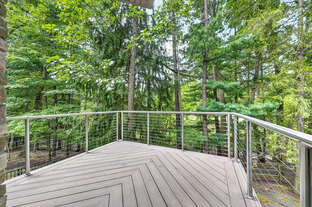 2246 Shelter Pointe Drive, Kalamazoo, MI 49008