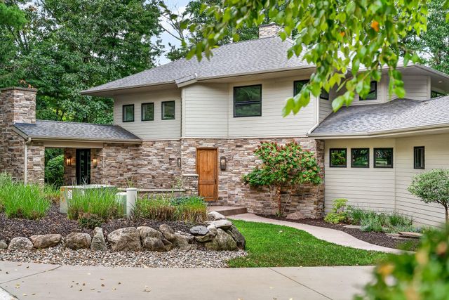 2246 Shelter Pointe Drive, Kalamazoo, MI 49008