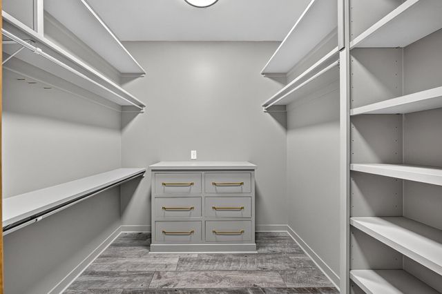 2246 Shelter Pointe Drive, Kalamazoo, MI 49008