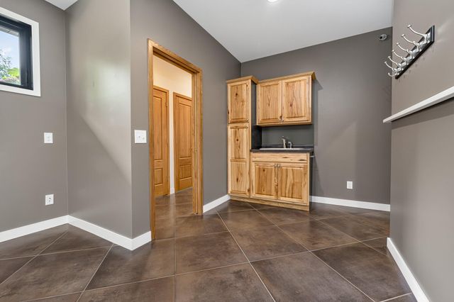 2246 Shelter Pointe Drive, Kalamazoo, MI 49008