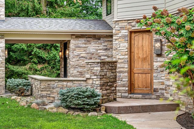 2246 Shelter Pointe Drive, Kalamazoo, MI 49008