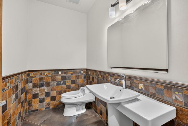 2246 Shelter Pointe Drive, Kalamazoo, MI 49008