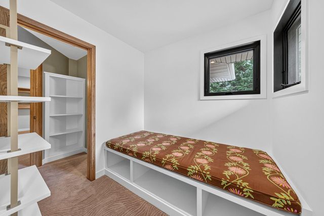 2246 Shelter Pointe Drive, Kalamazoo, MI 49008
