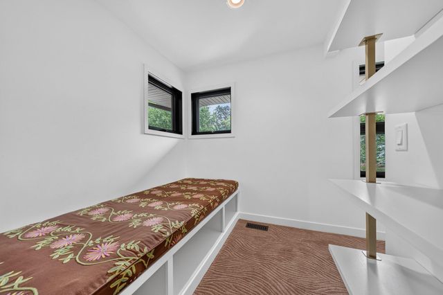 2246 Shelter Pointe Drive, Kalamazoo, MI 49008