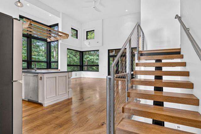 2246 Shelter Pointe Drive, Kalamazoo, MI 49008