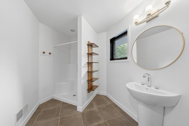 2246 Shelter Pointe Drive, Kalamazoo, MI 49008