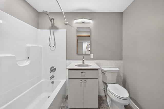 2246 Shelter Pointe Drive, Kalamazoo, MI 49008