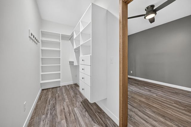 2246 Shelter Pointe Drive, Kalamazoo, MI 49008